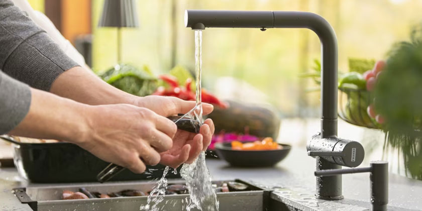 <p>Approfittate dell’esclusiva innovazione FRANKE con il modernissimo rubinetto Active L Twist. Grazie al controllo dello scarico direttamente dal rubinetto potete fare a meno di un foro supplementare nel piano di lavoro della cucina.</p>